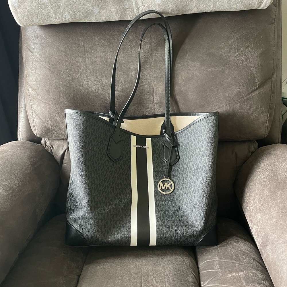 Michael Kors Black and Gray Signature Tote